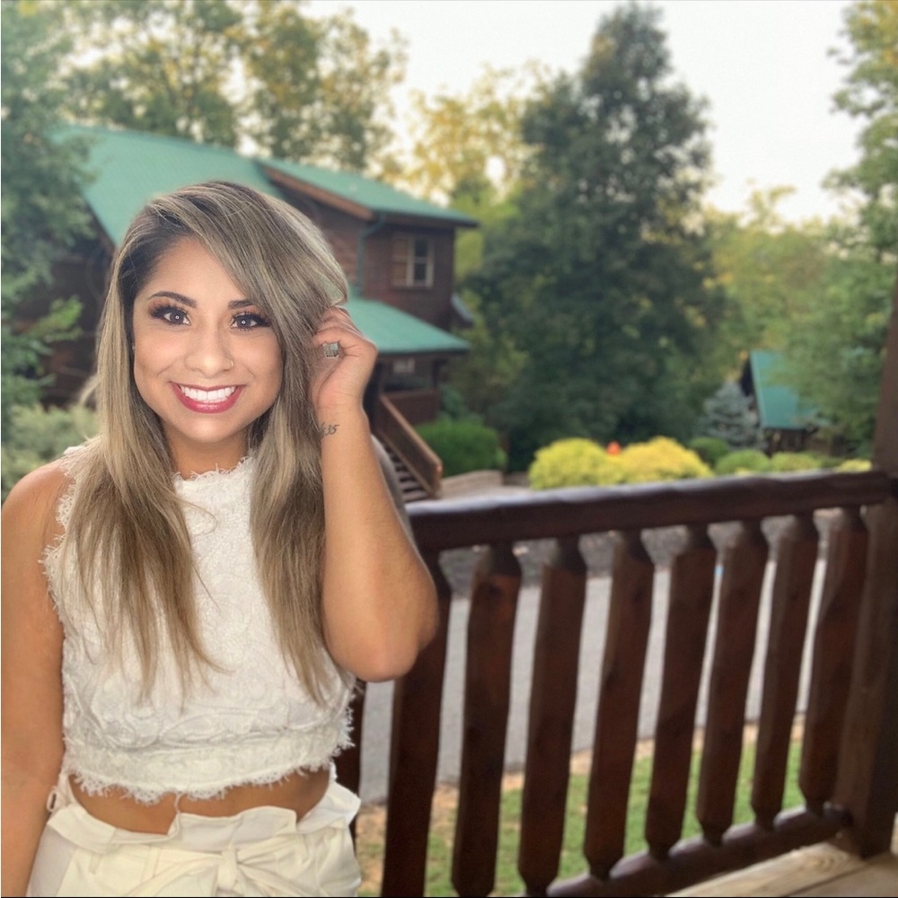 Meet your Posher, Anjelica